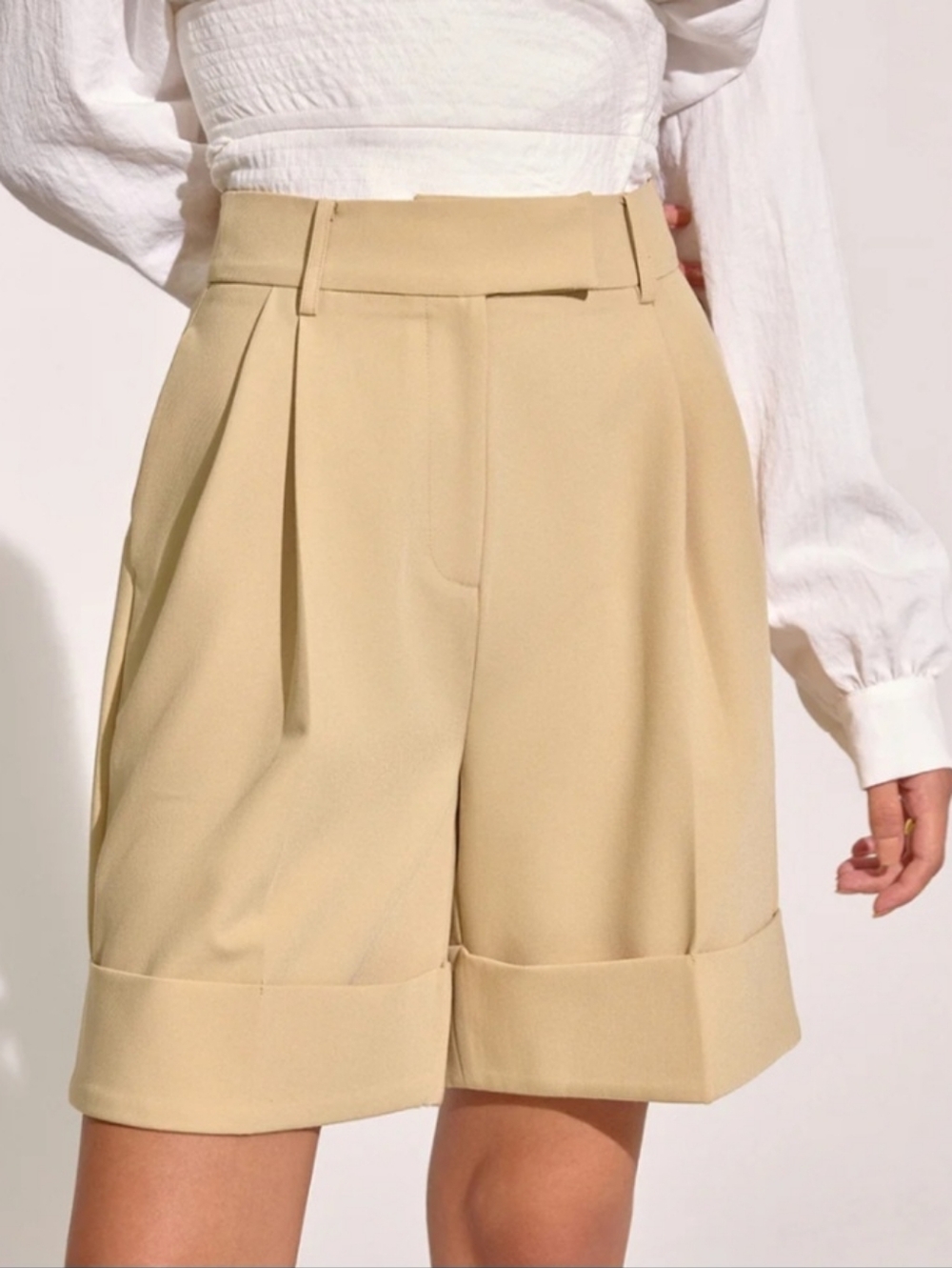 Commense Pocket Mid-Waist Pleated Cuffed Shorts in khaki NWT Dreaa Shorts